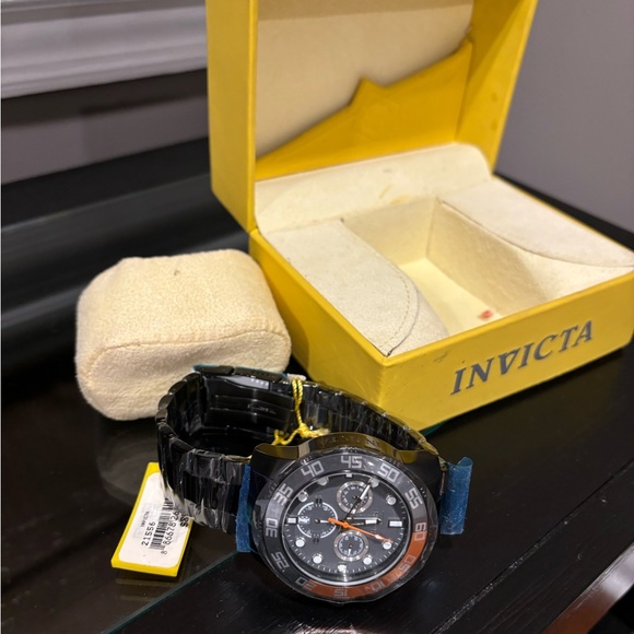 INVICTA Pro Diver Men Model 21556 - Men's Watch Quartz - Picture 3 of 9